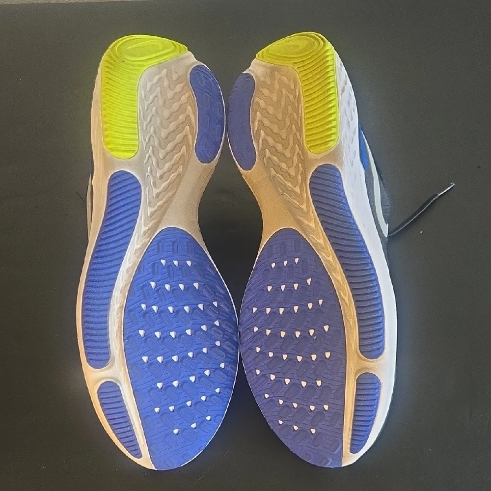 Nike Black and Blue Athletic Shoes - Picture 9 of 11